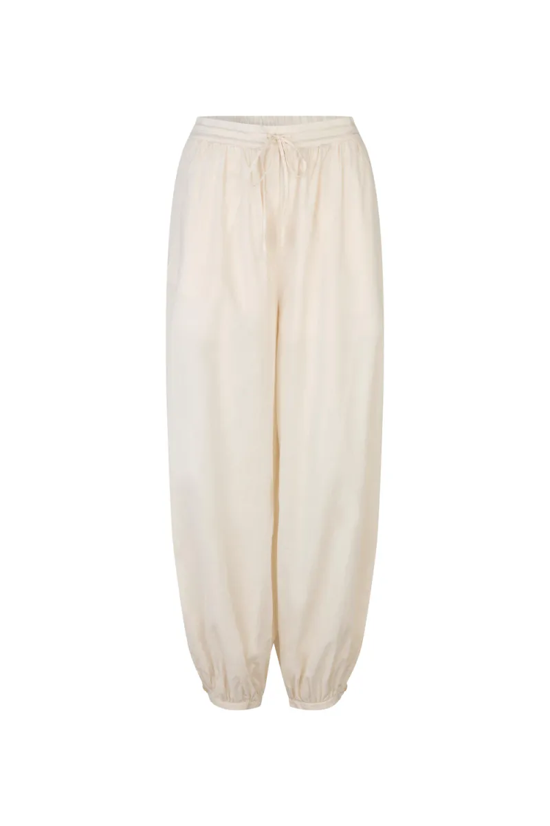 Avida Trousers, Eggnog