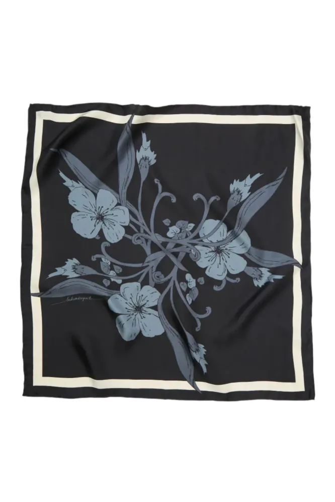 Magna Flower Sia Scarf, Black