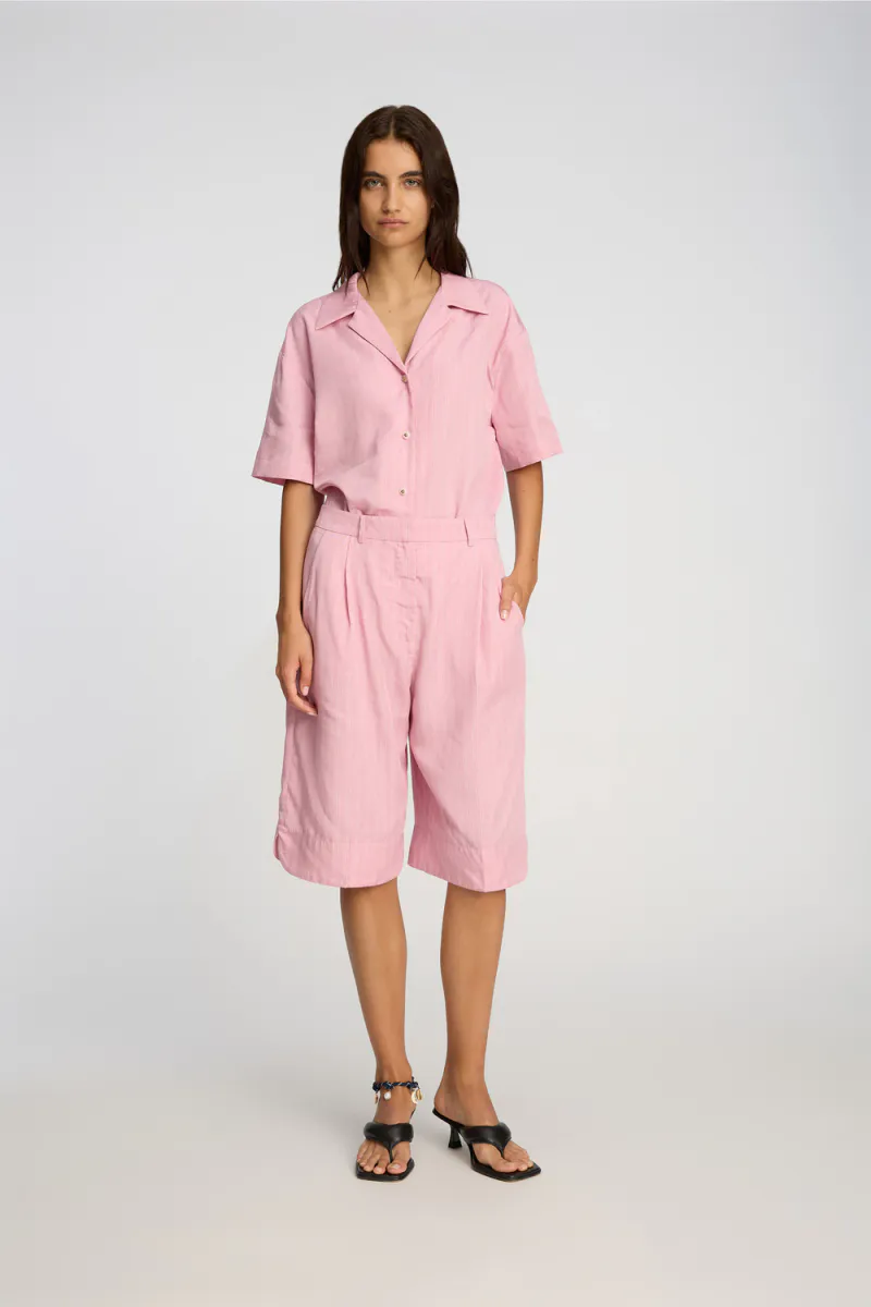 Uama Shorts, Rose