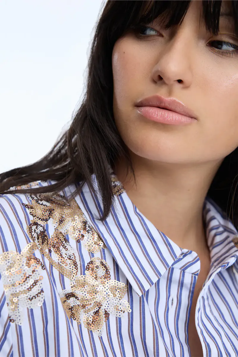 Nuriana, Stripe White