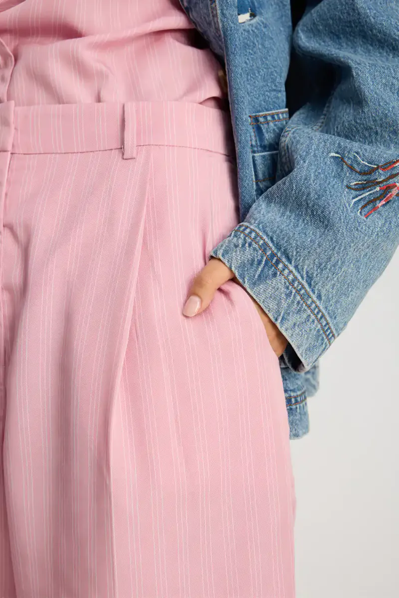 Uama Shorts, Rose
