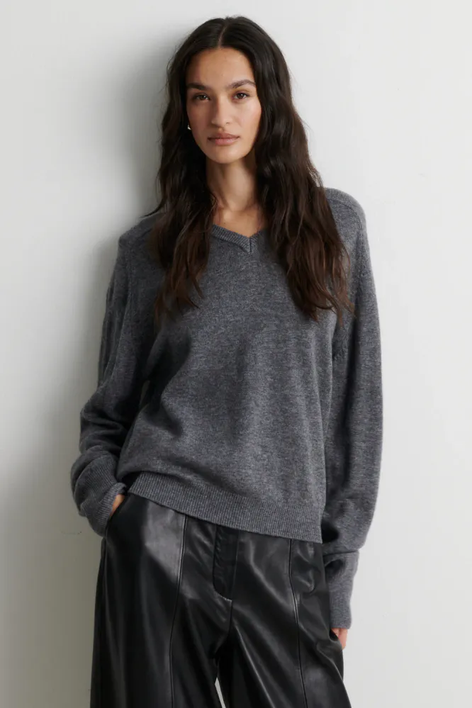 Olira Knit V-neck, Grey Melange